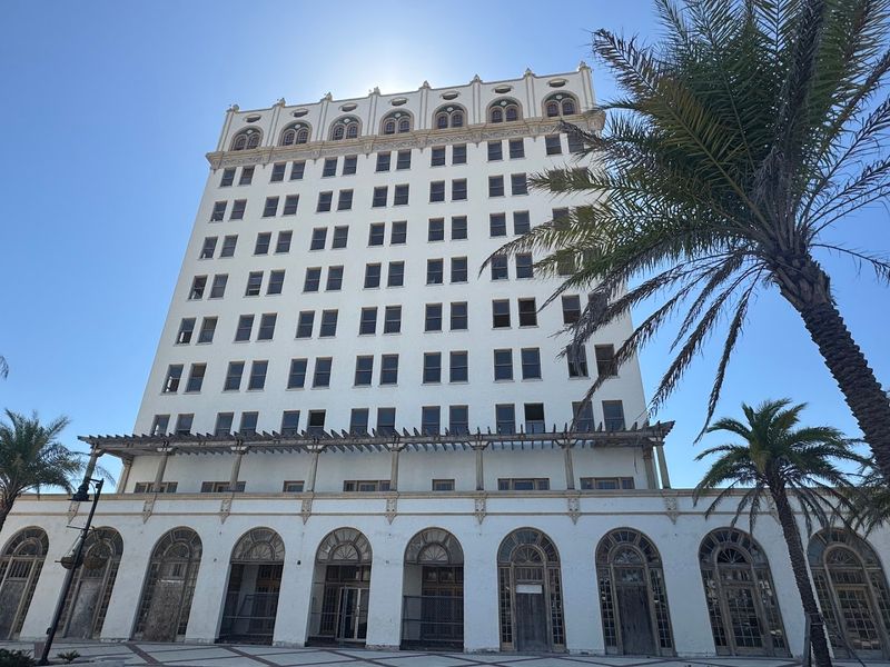 A 1920s Skyscraper That Refused To Be Forgotten