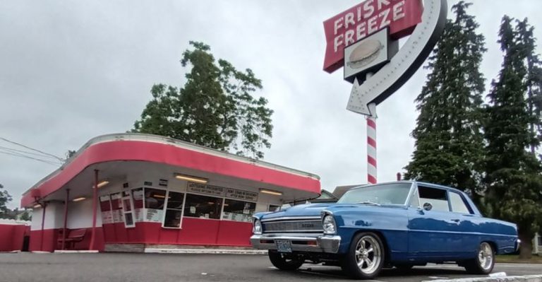 This Historic Washington Drive-In Serves Burgers The Same Way It Has Since The Good Old Days