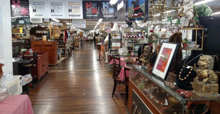 This Huge Pennsylvania Antique Mall Is A Dream For Vintage Lovers