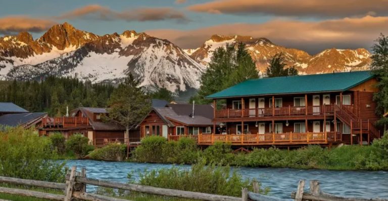 This Idaho Mountain Town Is So Peaceful, Even Locals Call It Their Secret Retreat