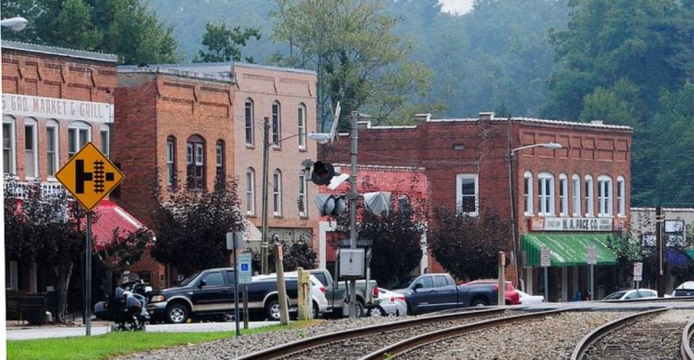 This Idyllic North Carolina Town Is Almost Too Perfect To Be Real