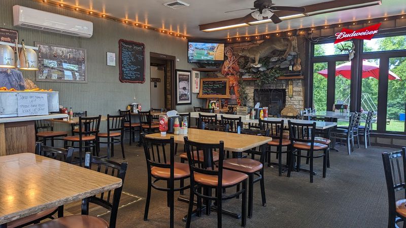 The Cave-Themed Atmosphere 