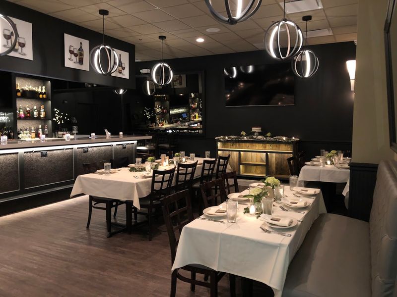 This Illinois Italian Spot Pairs Live Music With House-Made Pasta And Tiramisu This Illinois Italian Spot Pairs Live Music With House-Made Pasta And Tiramisu