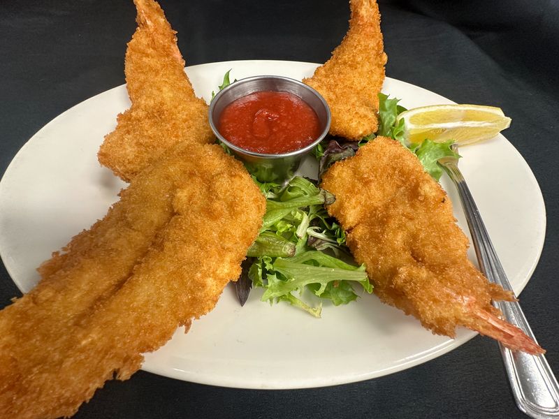 This Illinois Italian Spot Pairs Live Music With House-Made Pasta And Tiramisu This Illinois Italian Spot Pairs Live Music With House-Made Pasta And Tiramisu