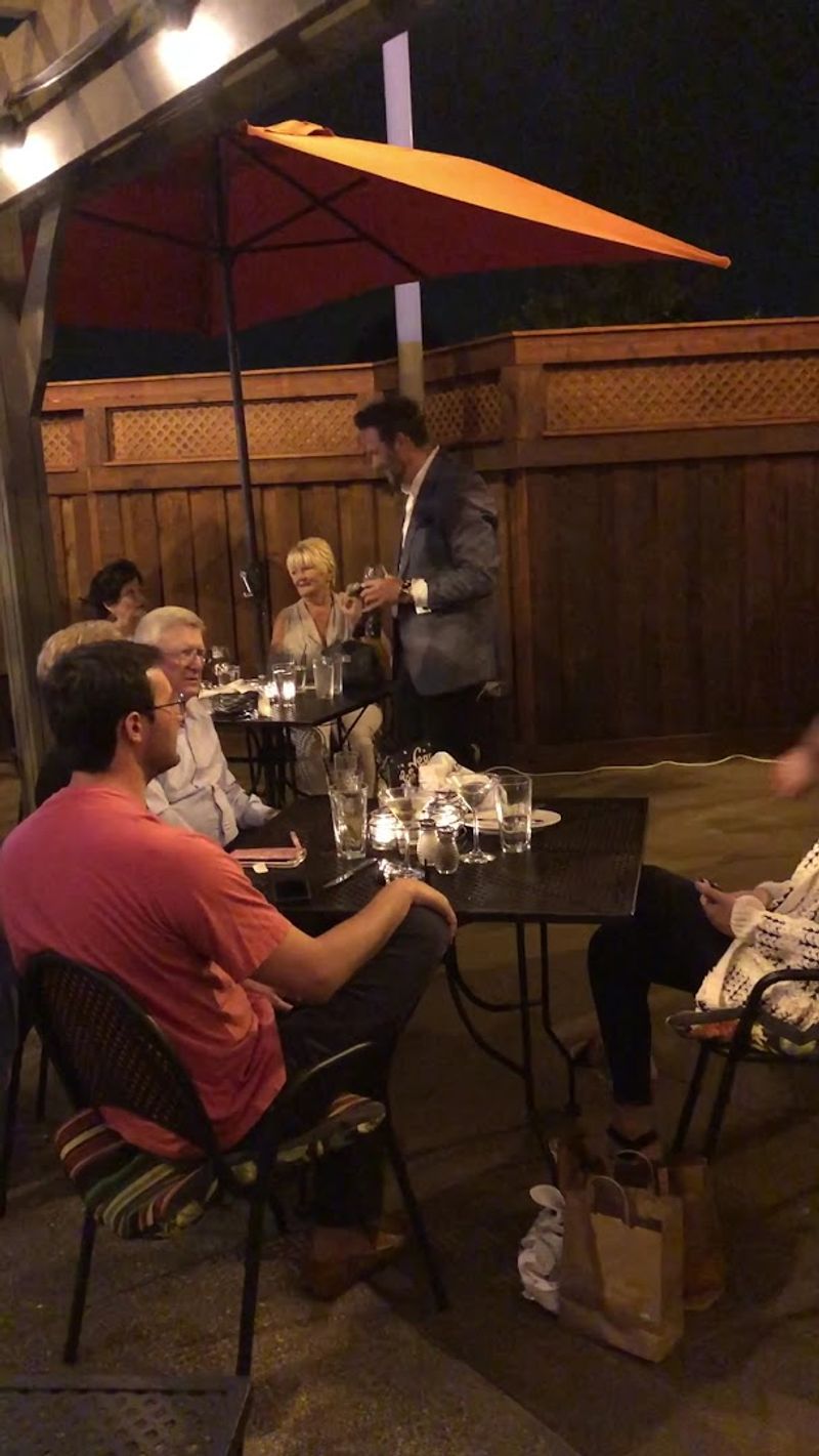 This Illinois Italian Spot Pairs Live Music With House-Made Pasta And Tiramisu This Illinois Italian Spot Pairs Live Music With House-Made Pasta And Tiramisu