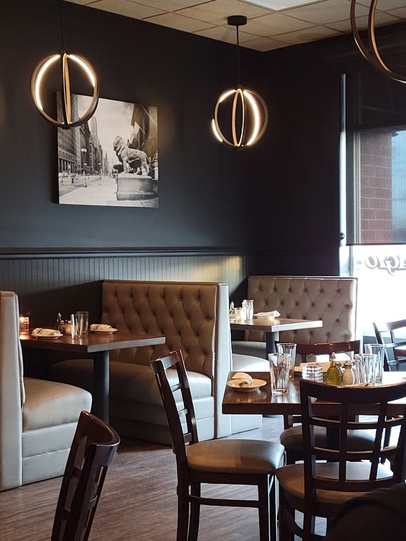 This Illinois Italian Spot Pairs Live Music With House-Made Pasta And Tiramisu This Illinois Italian Spot Pairs Live Music With House-Made Pasta And Tiramisu