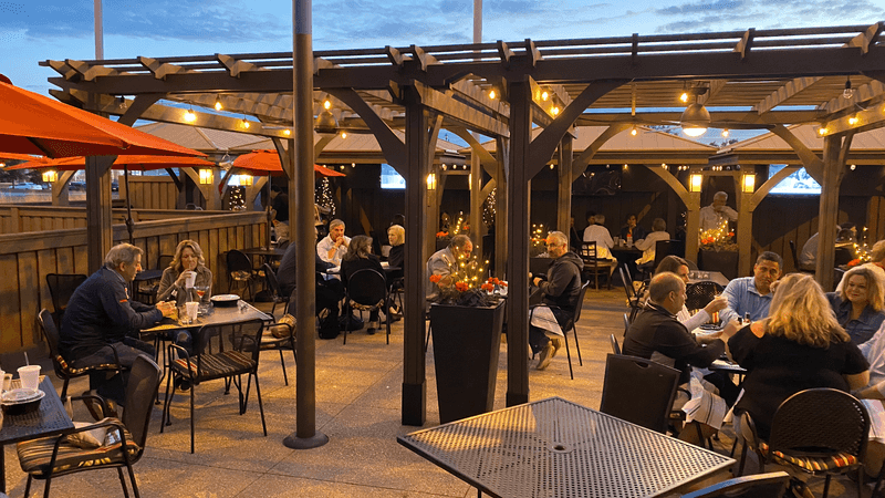 This Illinois Italian Spot Pairs Live Music With House-Made Pasta And Tiramisu This Illinois Italian Spot Pairs Live Music With House-Made Pasta And Tiramisu
