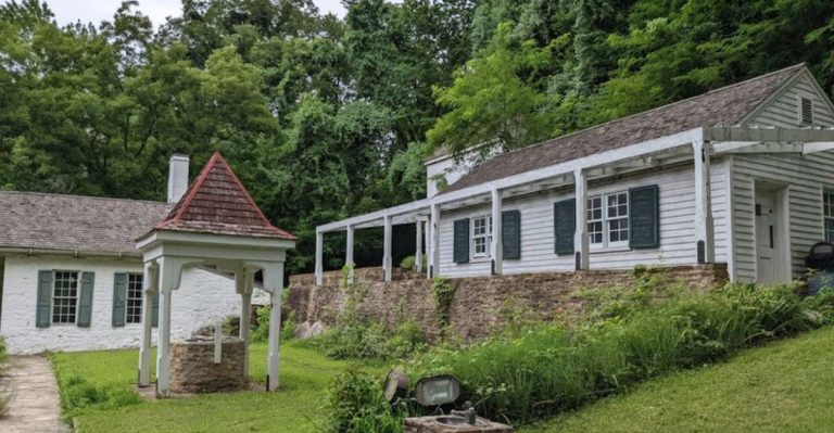 This Illinois Landmark Turns 19th-Century Charm Into French-Inspired Beauty