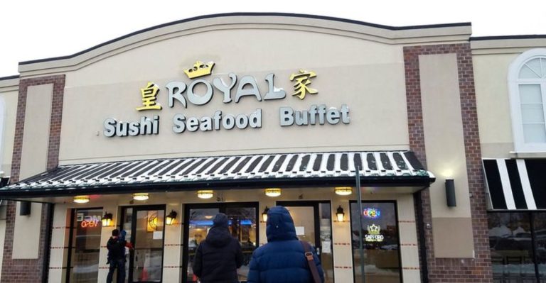 This Illinois Seafood Buffet Serves Crab That Tastes Just Like The Coast