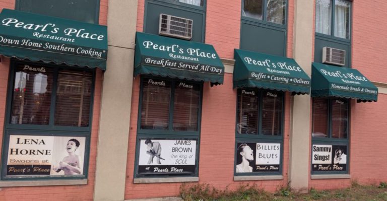 This Illinois Soul Food Restaurant Is So Legendary, Locals Hope To Keep It Secret
