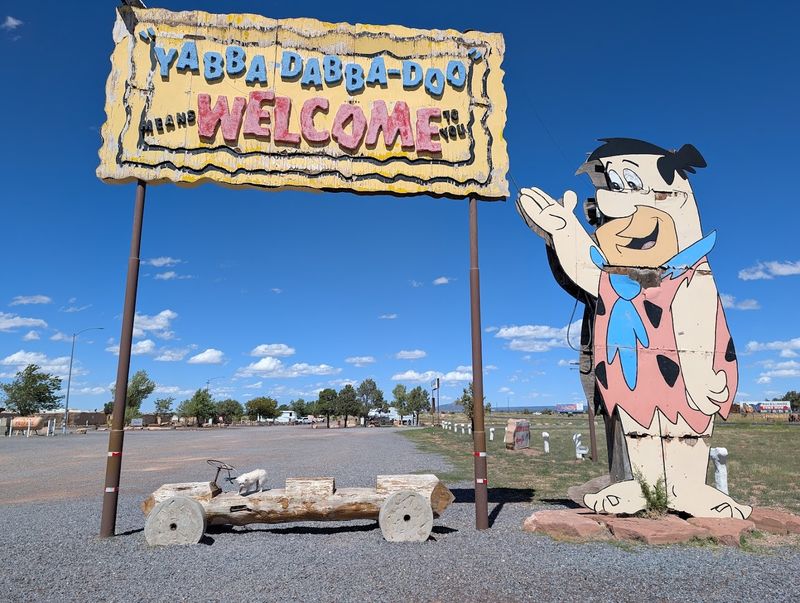 Flintstones Bedrock City, Williams