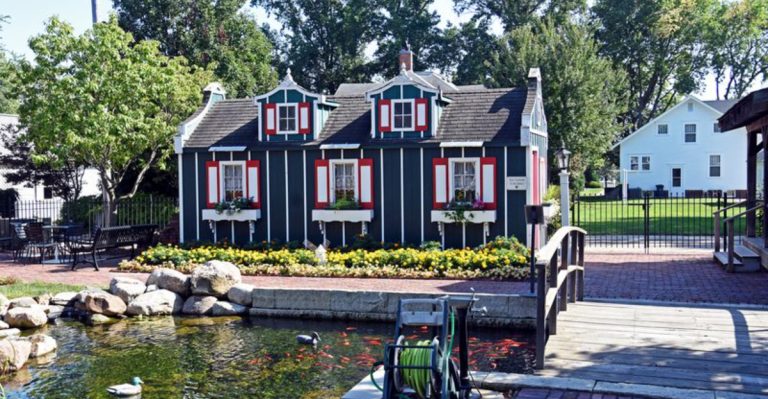 This Iowa Town Feels Like A Little Dutch Escape Hiding In The Midwest