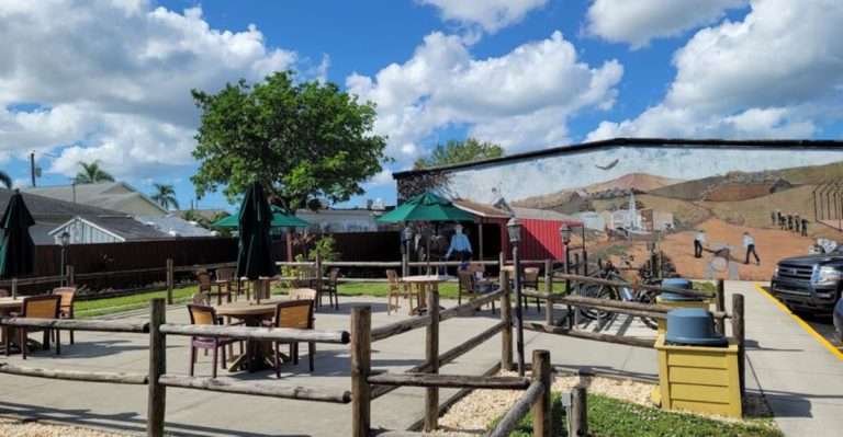 This Is The Florida Market Where Amish Vendors Sell Everything From Furniture To Fresh-Baked Goodies