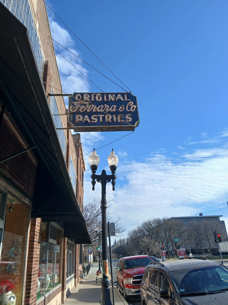 Classic Cannoli That Snap And Cream Like A Dream