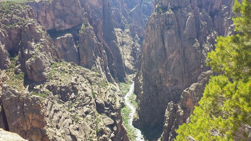 A Lodge-Style Welcome That Sets the Tone Immediately