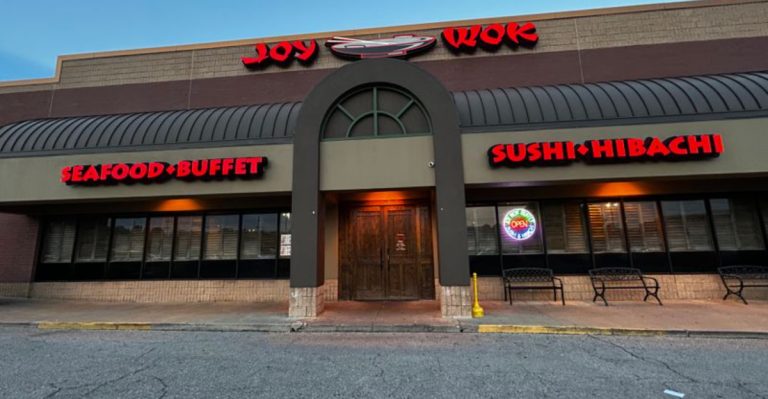 This Kansas Seafood Buffet Serves Crab The Way Prairie Families Love It