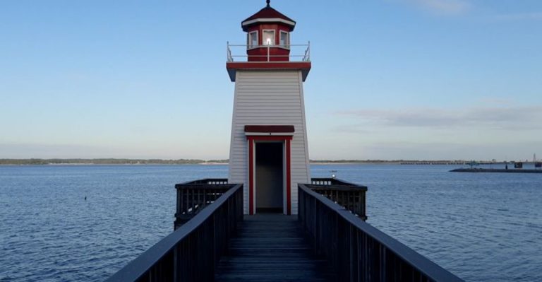This Kentucky Lake Town Is So Peaceful, Even Lifelong Residents Treat It Like A Getaway