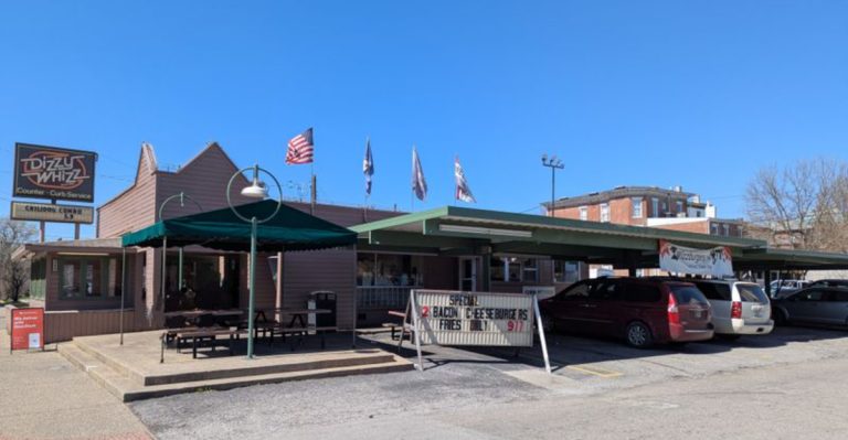 This Kentucky Retro Drive-In Serves Burgers Just Like It Has Since The ’60s
