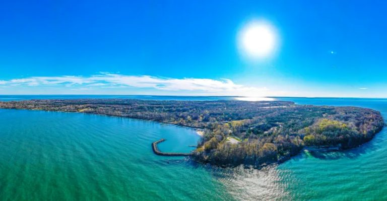 This Lake Erie Getaway Makes Ohio Summer Look Almost Too Pretty To Leave