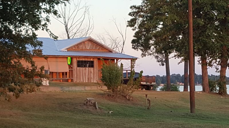 The Allure Of Lakeside Dining
