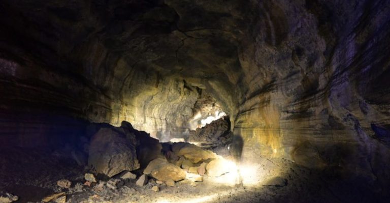 This Lava Tube Hike In Washington Leads Into An Ancient Underground World