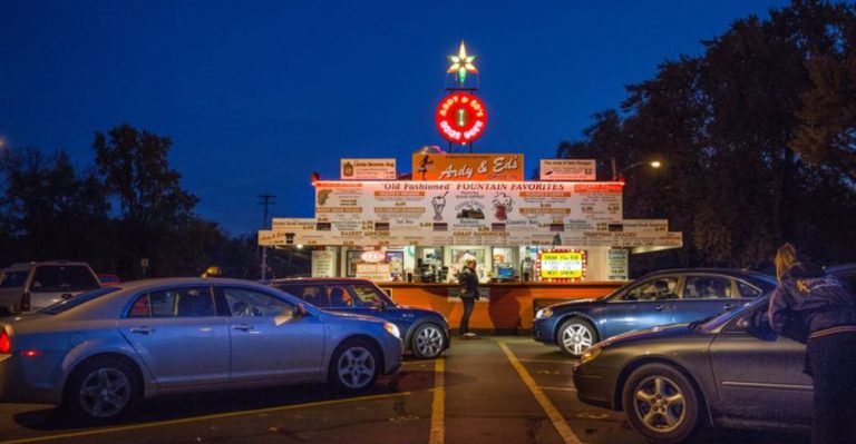 This Legendary Wisconsin Drive-In Serves Burgers The Same Way It Has For Over Half A Century