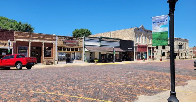This Little Kansas Town Is A Peaceful Escape Most People Overlook