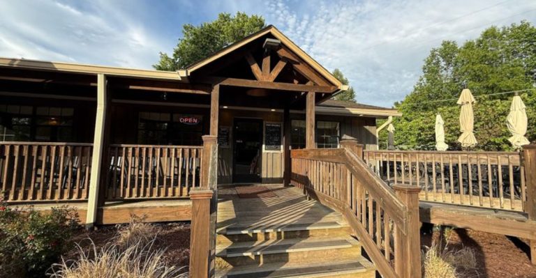 This Local Tennessee Diner Has A Big Reputation For One Iconic Dish