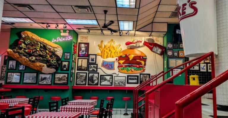 This Low-Key Illinois Eatery Serves A Legendary Beef Sandwich