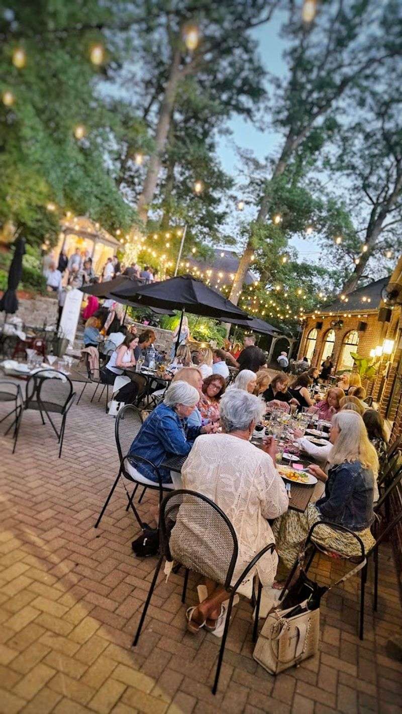 This Low-Key Illinois Restaurant Serves Some Of The Best Perch In The Country