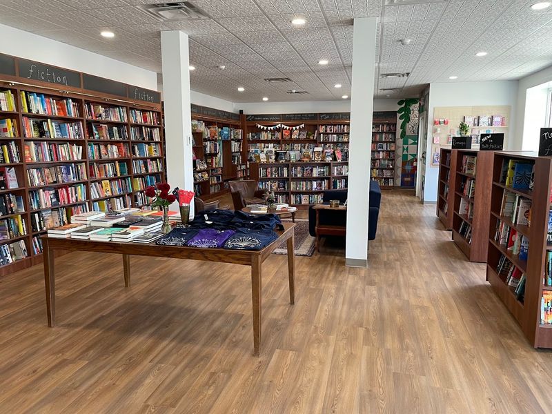 This Maine Bookstore Hides A Secret Reading Room Inside An Old Bank Vault This Maine Bookstore Hides A Secret Reading Room Inside An Old Bank Vault