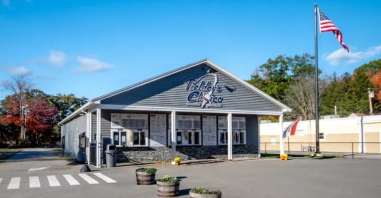 This Maine Ice Cream Stand Stays Open Year-Round And Locals Love It For That