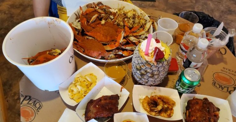 This Maryland Bayfront Spot Serves An All-You-Can-Eat Crab & Shrimp Spread Locals Swear By