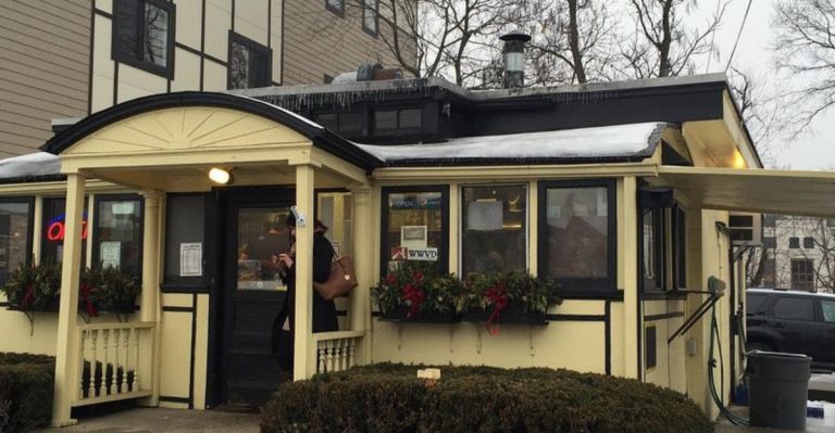 This Massachusetts Diner Serves Fried Fish So Perfect, It Became A New England Friday Tradition