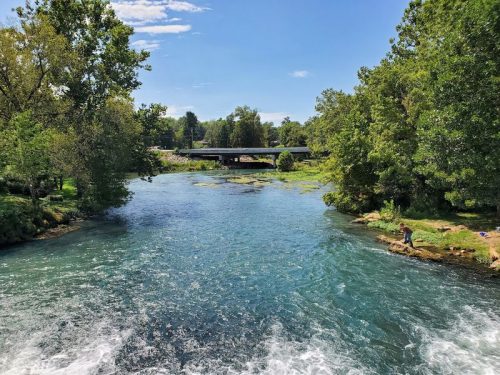 This Massive Arkansas Spring Forms Its Own 10-Acre Lake And It's ...