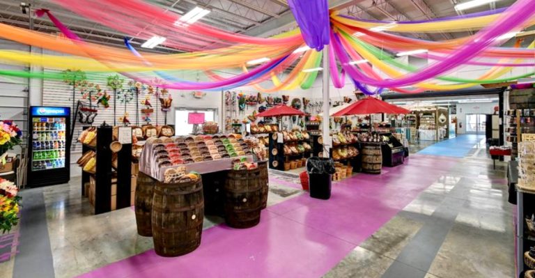 This Massive Ohio Flea Market Makes “Just Browsing” Feel Like A Funny Little Lie
