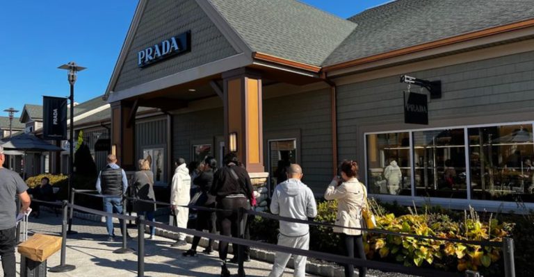 This Massive Outlet In New York Is Turning Deal Hunting Into Entertainment