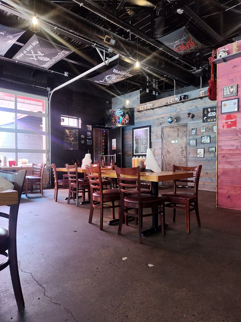 Arrive Early, Eat Happy