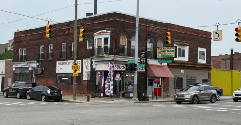 This Michigan Coney Island Makes Chili Dogs The Star Of The Menu