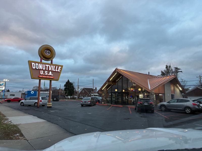 Donutville USA, Dearborn