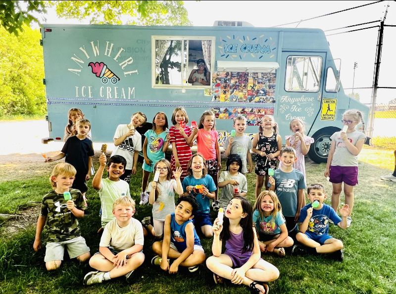 This Michigan Ice Cream Truck Will Bring Frozen Treats To You Even At 2 AM This Michigan Ice Cream Truck Will Bring Frozen Treats To You Even At 2 AM