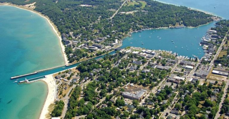 This Michigan Lakeside Town Is So Gorgeous, Travelers Can’t Believe It’s Real