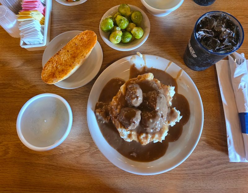 Mashed Potatoes With Brown Gravy