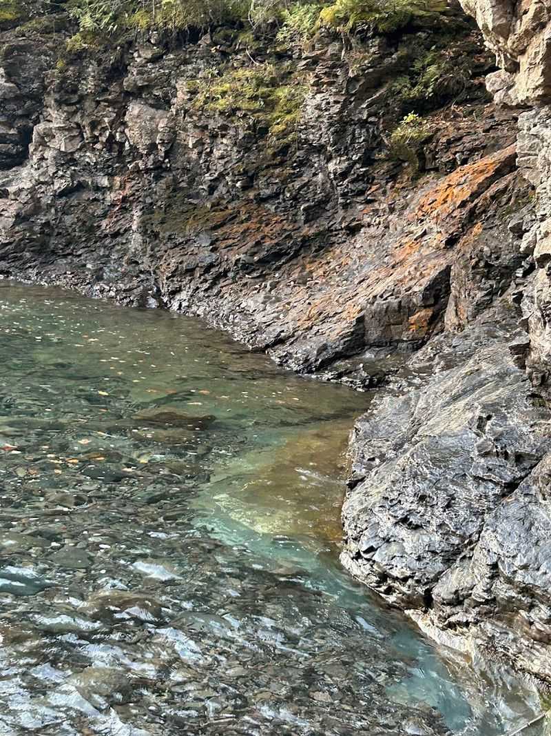 Black Rocks, Clear Jumps