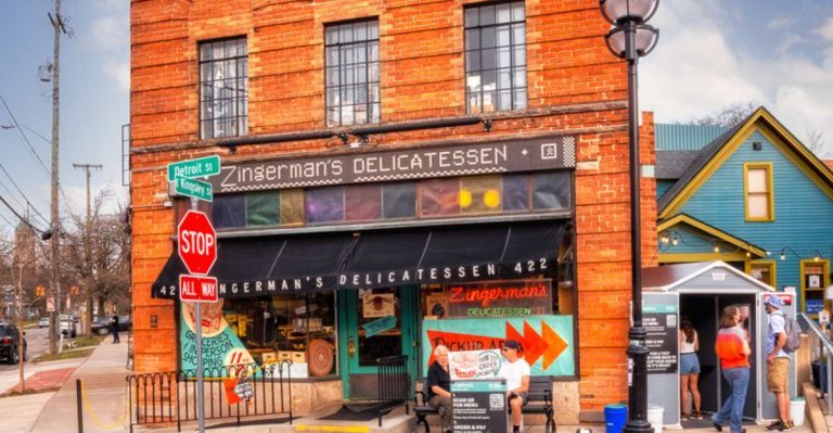 This Michigan Restaurant Is So Loved, Locals Claim It’s Worth Every Minute You Wait