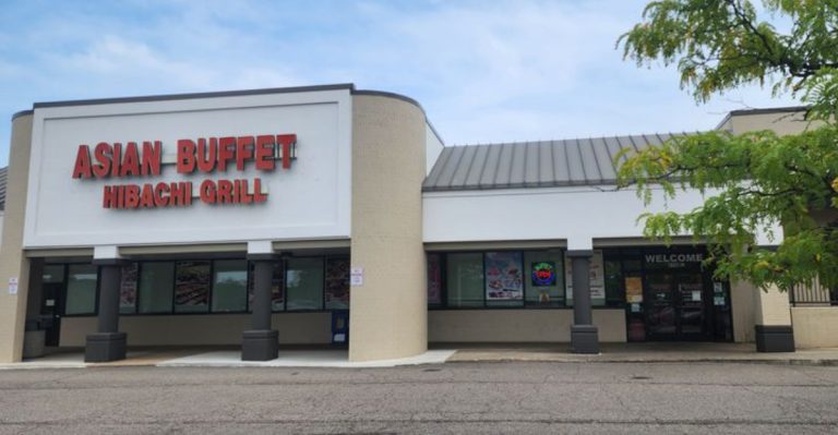 This Michigan Seafood Buffet Keeps Crab Traditions Alive For Great Lakes Families