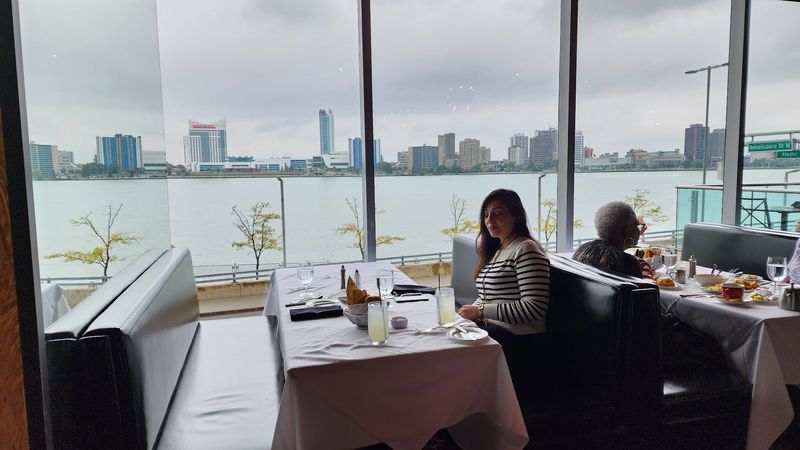 Window Seats And River Rhythm