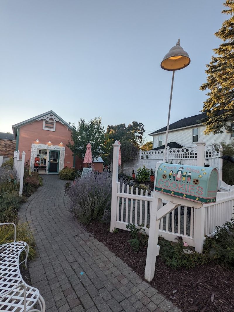 Harbor Springs History Museum Pause