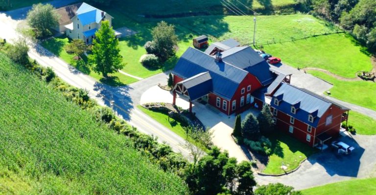 This Millersburg, Ohio Bed And Breakfast Serves Farm-Kitchen Breakfast With Cozy Amish Country Charm