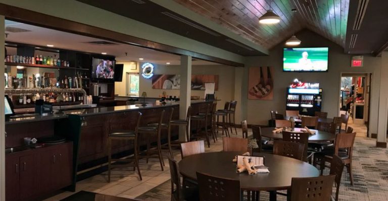 This Minnesota Seafood Buffet Serves Crab Just Like Lake Country Diners Perfected